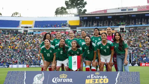 México femenil previo a enfrentar a Brasil l X: @Miseleccionfem