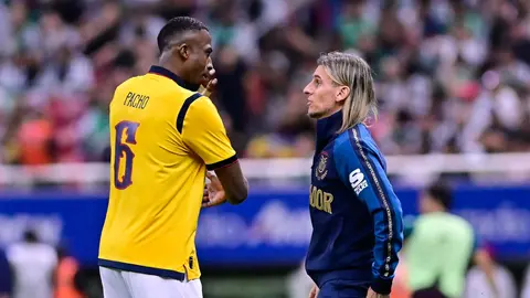 Pacho y Sebastián Beccacece, jugador y seleccionador de Ecuador, en duelo amistoso ante México | MEXSPORT