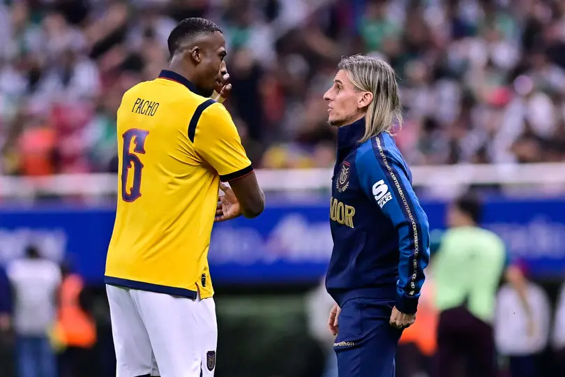 Pacho y Sebastián Beccacece, jugador y seleccionador de Ecuador, en duelo amistoso ante México | MEXSPORT