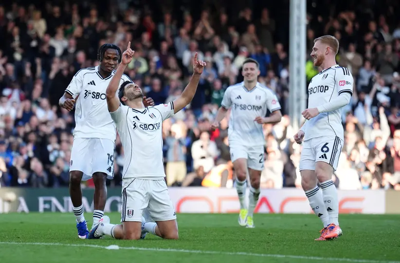 Raúl Jiménez dedica su gol a su padre I AP