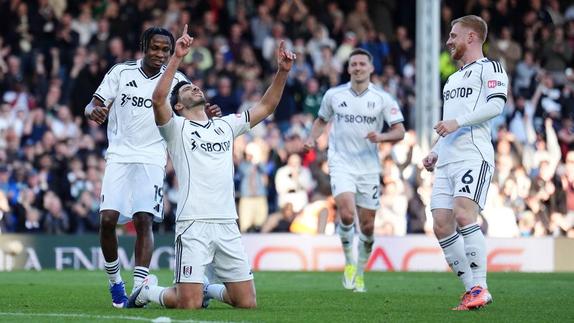 "Gracias por todo, Raúl": Fulham se despide del delantero mexicano
