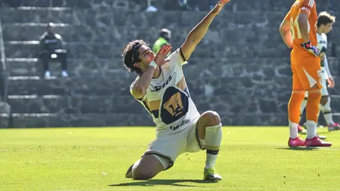 Festejo de Santiago López l X:PumasMXCantera
