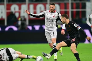 Santiago Giménez reaparece con el Milan y lanza dardo a sus detractores: "no tengo que demostrar mi valía"