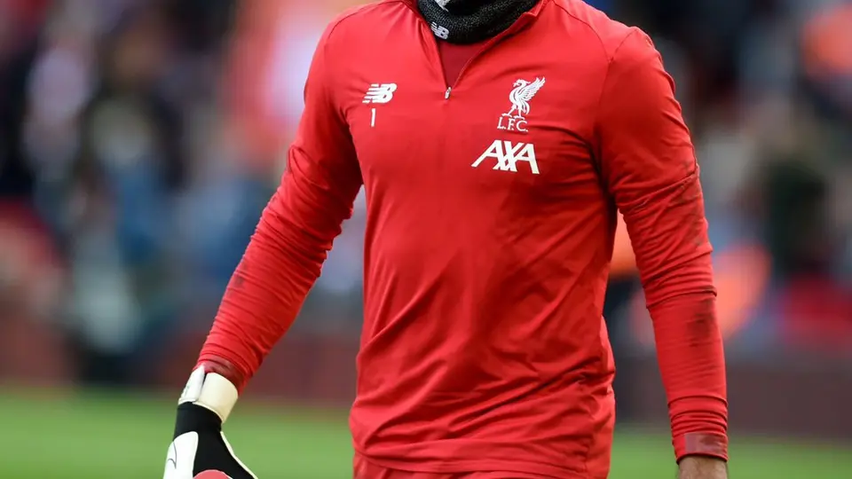 Alisson Becker en un calentamiento con Liverpool l X: @Alissonbecker
