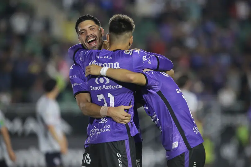 Josué Ovalle en festejo de gol con compañeros de Mazatlán | MEXSPORT