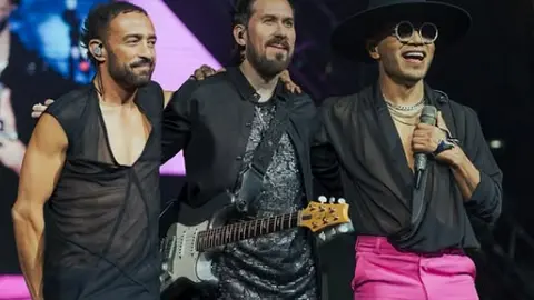 Camila es una banda mexicana de pop latino formada en 2003 por Mario Domm, Samo y Pablo Hurtado. / @camilamx