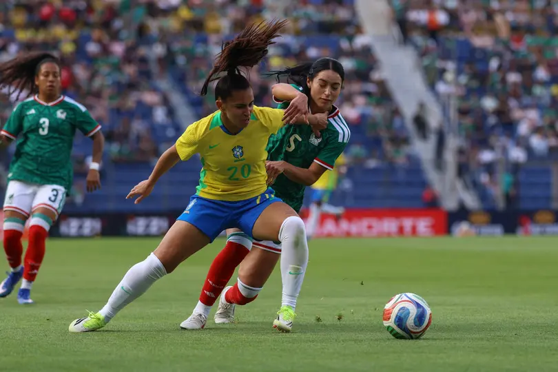 México disputando un partido contra Brasil l X: @Miseleccionfem