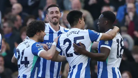 Brighton celebra su gol ante Liverpool l X: @OfficialBHAFC
