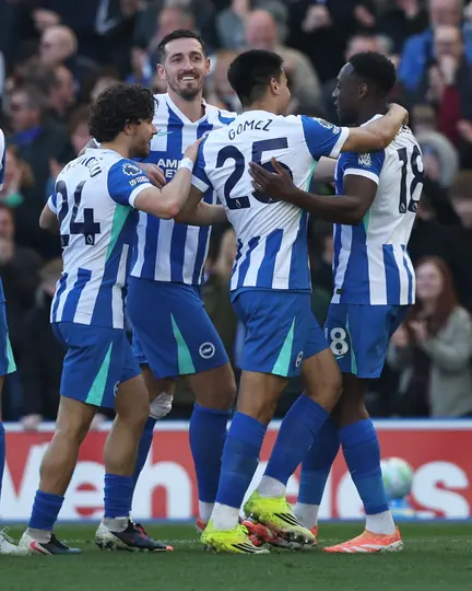Brighton celebra su gol ante Liverpool l X: @OfficialBHAFC