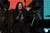 Laura Pausini detiene concierto para reclamar a fans: “Pagan mucho, pero no saben las canciones”