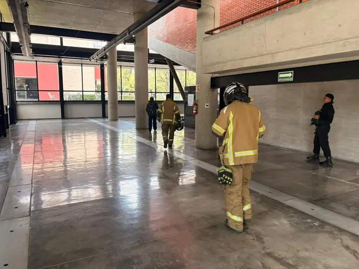 Cuerpos de emergencia acudieron a la FES Iztacala tras una amenaza que generó movilización en el plantel. / FES Iztacala