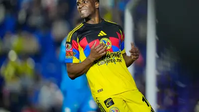 ¿Qué pasó con Zúñiga? Sus números con América están muy lejos de su mejor versión en Liga MX