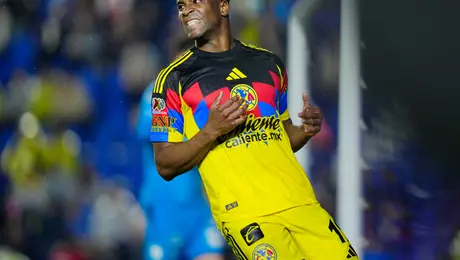 ¿Qué pasó con Zúñiga? Sus números con América están muy lejos de su mejor versión en Liga MX