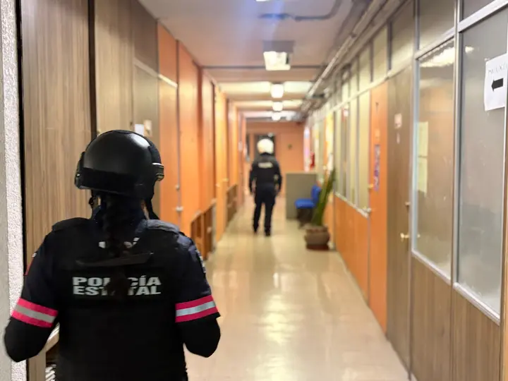 Autoridades resguardaron el campus de la FES Iztacala mientras se realizaban revisiones tras la alerta. / FES Iztacala