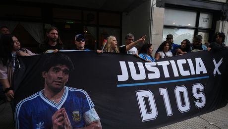 Exhiben por primera vez imágenes del cuerpo de Maradona en el nuevo juicio por su muerte