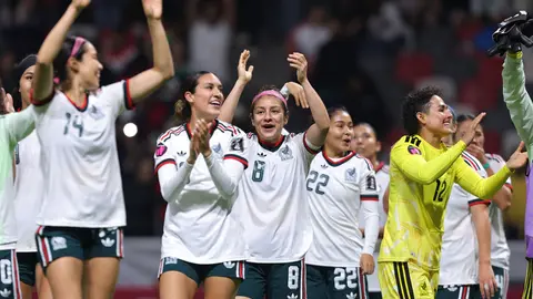 Jugadoras de la Selección Mexicana Femenil en celebración en el clasificatorio del Campeonato W Concacaf | IMAGO 7