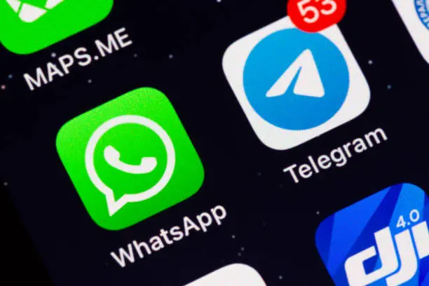 Para activar “Liquid Glass” es necesario actualizar la app a su versión más reciente./ Pixabay