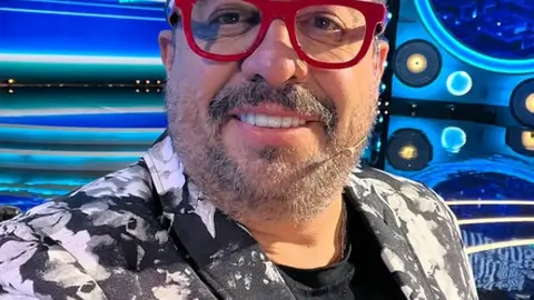 “El Borrego” Nava no ha detenido su carrera pese al impacto del estrés en su salud. / @borrenava