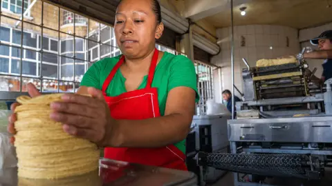 Las autoridades afirman que no existe motivo para el aumento al kilo de tortilla / FB: @ProfecoOficial