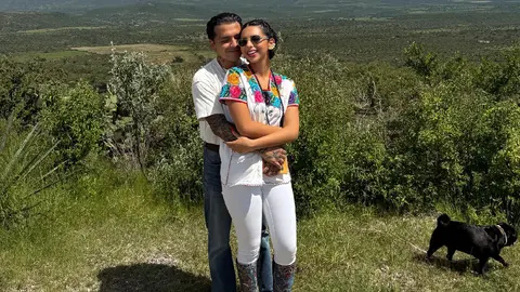 Según, la pareja estaría atravesando una fuerte crisis / FB: @AngelaAguilarOficial