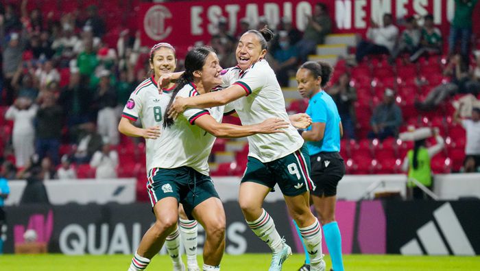 Jugadoras de la Selección Mexicana Femenil en celebración en el clasificatorio del Campeonato W Concacaf | IMAGO 7