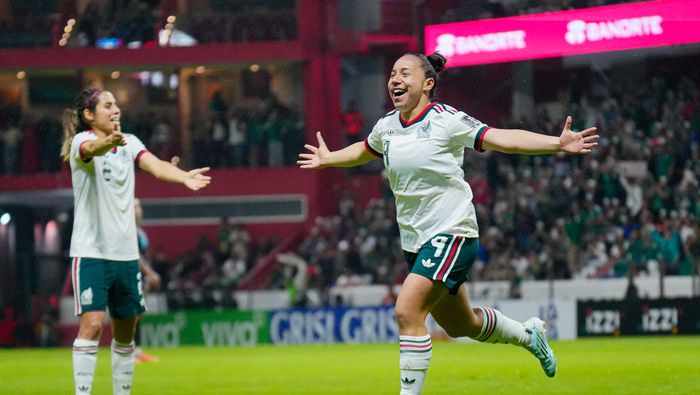 Jugadoras de la Selección Mexicana Femenil en celebración en el clasificatorio del Campeonato W Concacaf | IMAGO 7