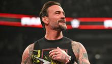¡Otra vez en polémica! CM Punk es acusado de agredir a fan durante WrestleMania