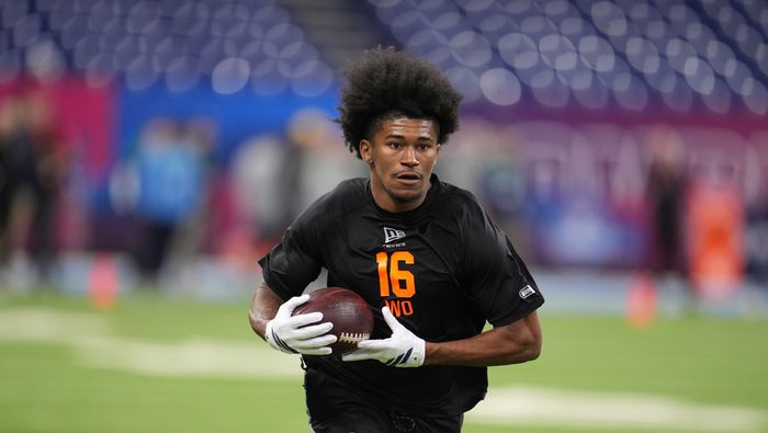 El receptor Concepción será uno de los latinos en el Draft de este 2026 | AP