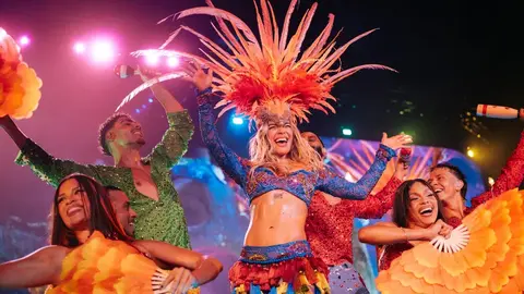 Karol G desató euforia en Coachella 2026, donde anunció su nueva gira mundial “Viajando Por El Mundo Tropitour”./ @coachella
