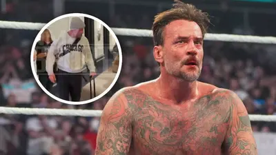 CM Punk explota tras WrestleMania 42: Lanza el celular de un fan en Las Vegas