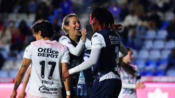 Jugadoras de Pachuca en celebración en un partido del Clausura 2026 de la Liga MX | IMAGO 7
