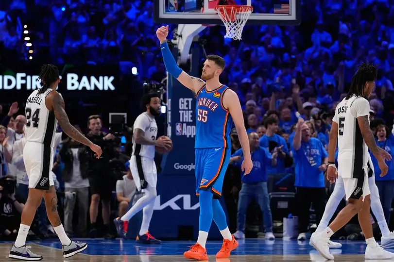 Isaiah Hartenstein celebrando el triunfo de Thunder | AP