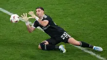 ¡Dibu de la suerte! El arquero argentino marcha invicto en finales
