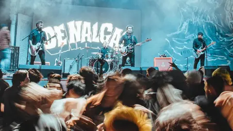 El grupo anda de celebración triple, con aniversario de disco, material nuevo y show en CDMX / IG: @denalgas