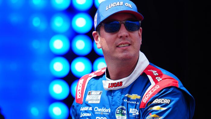 Kyle Busch durante una carrera de NASCAR | AP