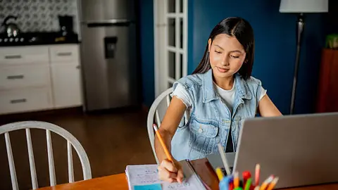 Autoridades educativas implementarán clases virtuales en fechas clave del Mundial 2026. / iStock