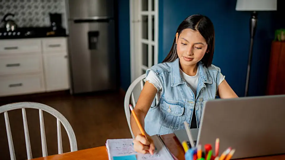Autoridades educativas implementarán clases virtuales en fechas clave del Mundial 2026. / iStock