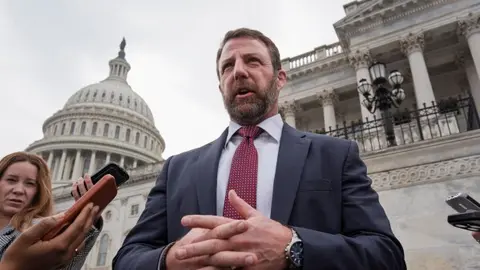 Markwayne Mullin es el actual secretario de Seguridad Nacional de los Estados Unidos. / AP