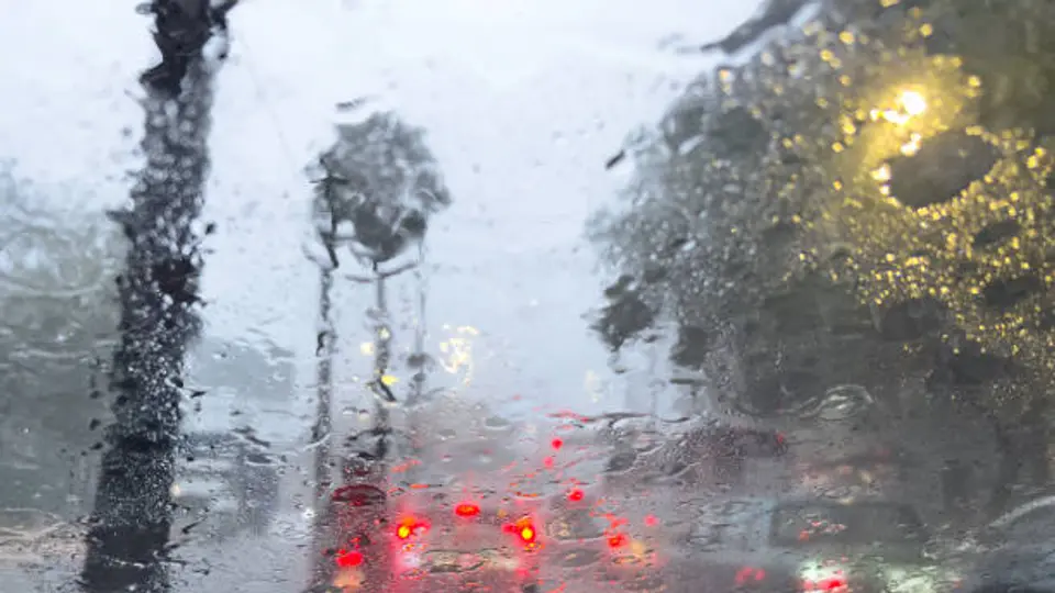 Autoridades meteorológicas alertaron por precipitaciones fuertes derivadas del avance de las ondas tropicales. / iStock