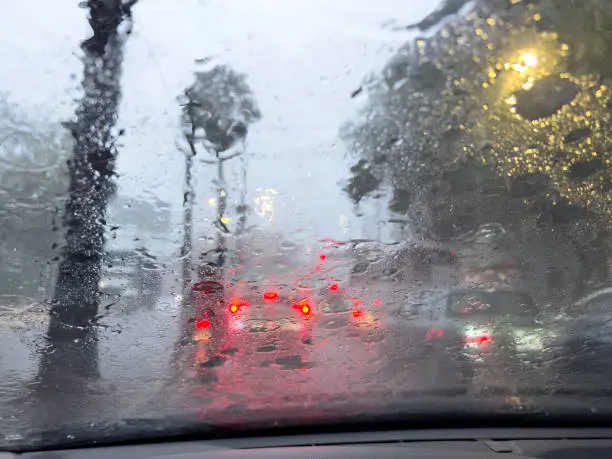 Autoridades meteorológicas alertaron por precipitaciones fuertes derivadas del avance de las ondas tropicales. / iStock