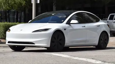 ¿Tienes auto eléctrico? Esta es la mejor hora para cargarlo