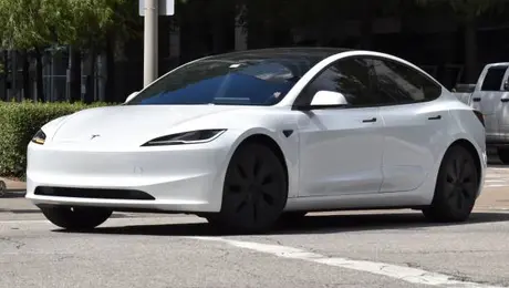¿Tienes auto eléctrico? Esta es la mejor hora para cargarlo