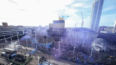 Festejos de campeón en Birmingham | x:@AVFCOfficial