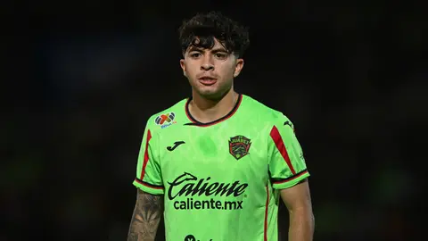 Denzell García renueva con Bravos: ¿Es verdad que negocia con Chivas?