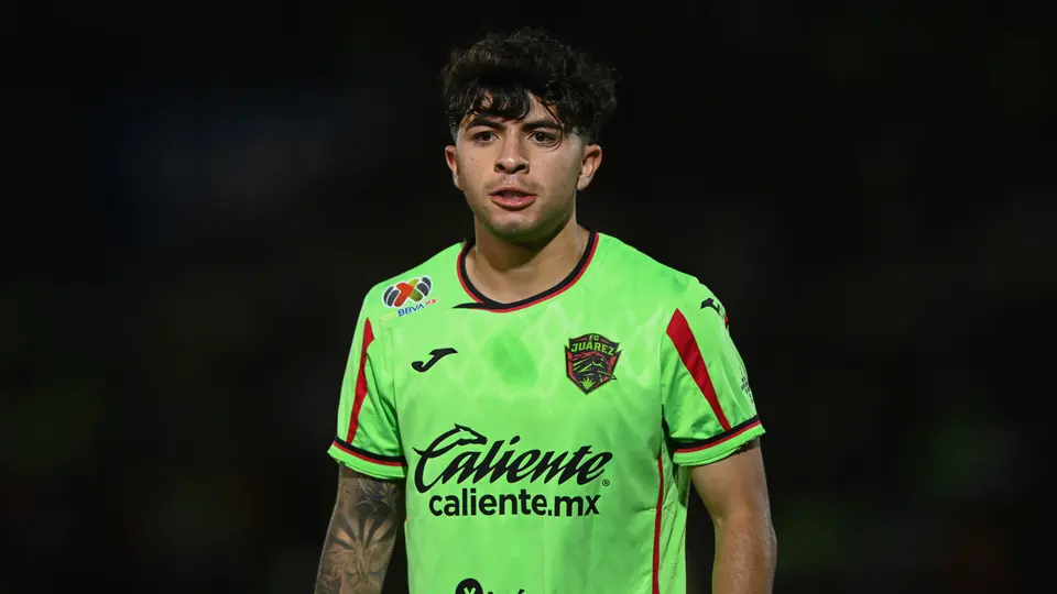 Denzell García renueva con Bravos: ¿Es verdad que negocia con Chivas?