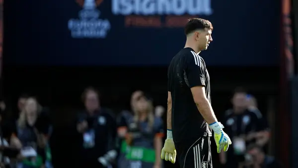 Dibu Martínez, el objetivo de la Juventus tras el Mundial 2026