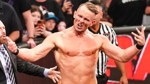 Ludwig Kaiser luchando en RAW | WWE