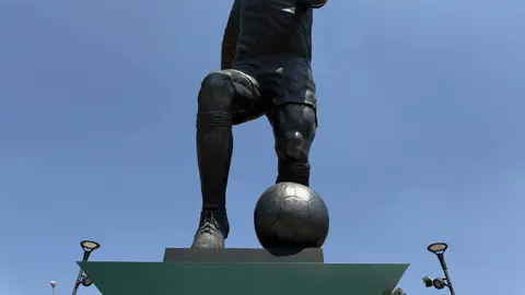 El gobierno de Jalisco develó estatua de Pelé | ALFREDO OLIVAREZ