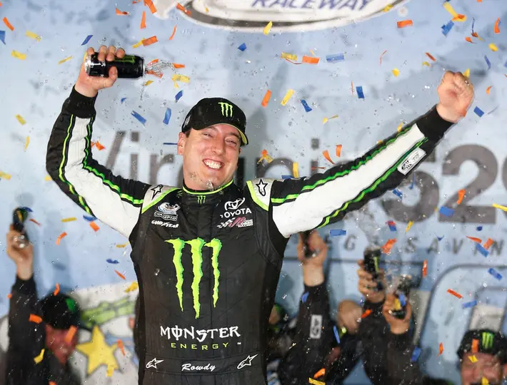 Kyle Busch en celebración en NASCAR | AP