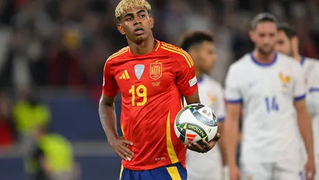 Lamine Yamal supera a Mbappé y se lleva el premio al Mejor Jugador de LaLiga